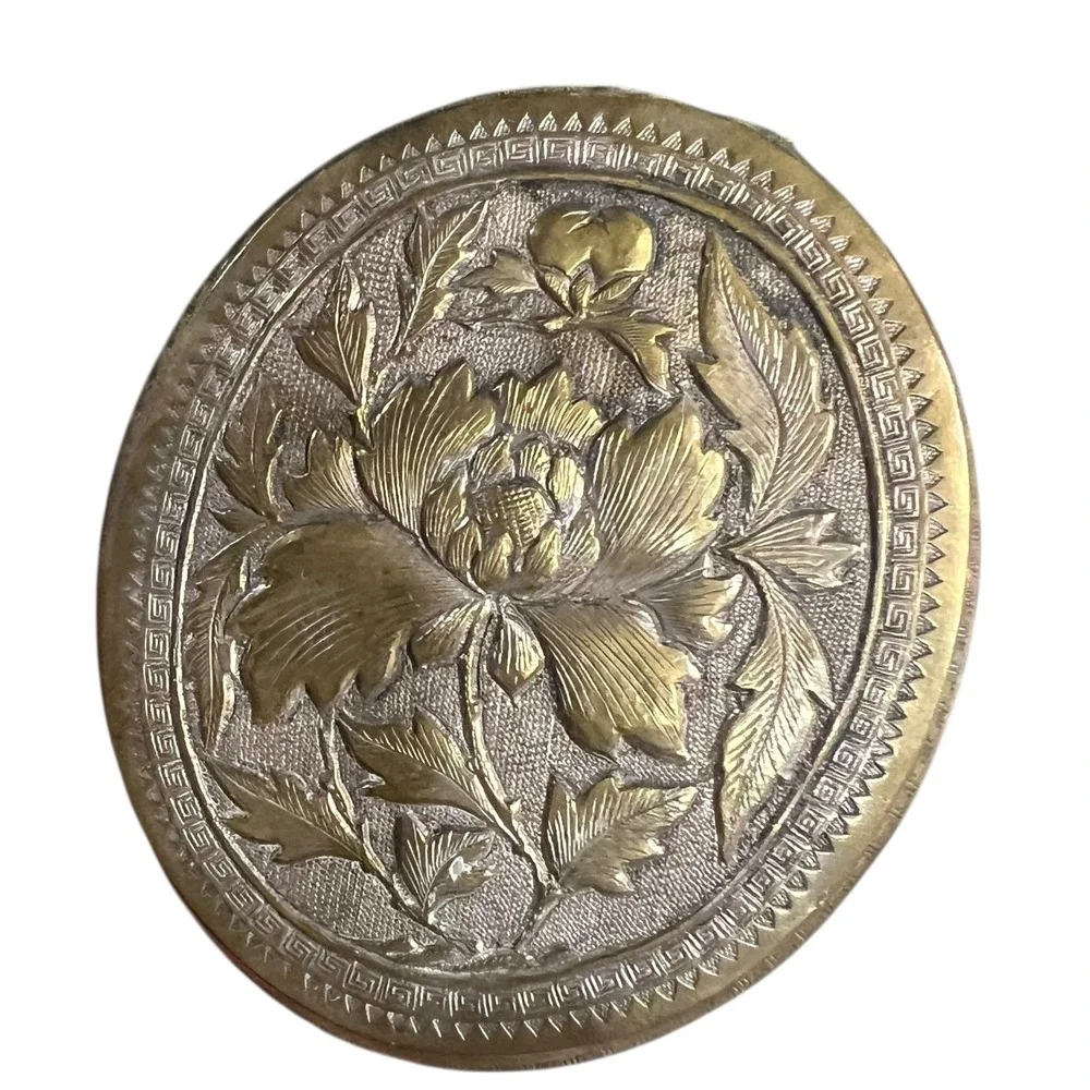 Chinese Vanity Trinket  Box by Sing Fat 勝發‎ Deep Peony Chasing  Oval ca. 1920